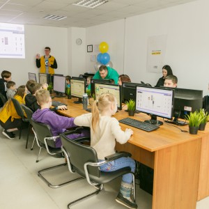 Новый класс в развлекательном центре города Томска! Скоро открытие! - Школа программирования для детей, компьютерные курсы для школьников, начинающих и подростков - KIBERone г. Фергана